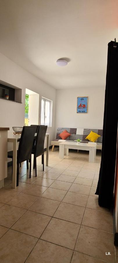 2 - Le Razal Apartment *
